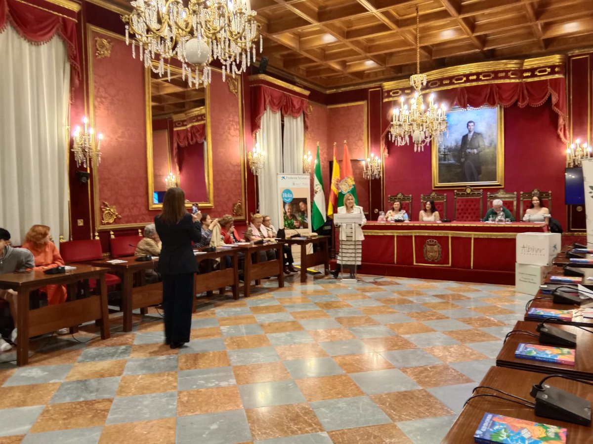 El Salón de Plenos ha acogido un Encuentro Intergeneracional organizado por <a href="/aytogr/">Ayuntamiento de Granada</a> <a href="/FAlbihar/">Fundación Albihar</a>  <a href="/lacaixa/">laCaixa</a> <a href="/FundlaCaixa/">Fundación ”la Caixa”</a> dentro de la XXV Convivencia  en el que personas mayores y jóvenes han compartido  experiencias  <a href="/GrxNuria/">NuriaGutiérrezGRX</a> no ha querido perdérselo