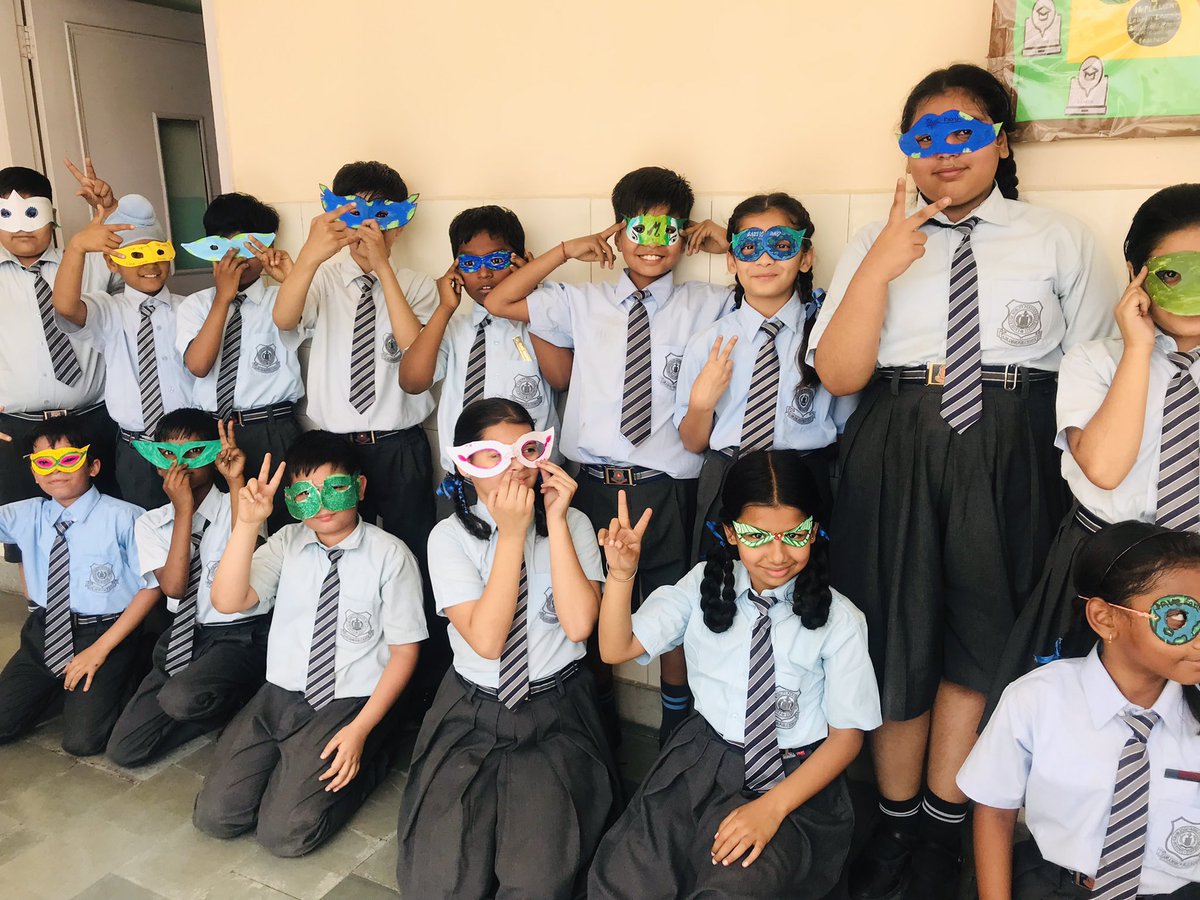 Kanchangold0044's tweet photo. Students of #KNPS Phagwara make #eye-mask on earth day. They enjoyed a lot while wearing mask.@KnpsIndia @pkdhillon08 @JyotiBh28005578 @charuchhabra2 @meenaks09023755 https://t.co/hvsxt2LkwC