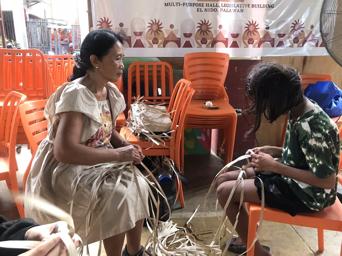 elnidoheritage's tweet photo. 13th Kalugtan Arts Festival: Buri Weaving. #kalugtan #kalugtanartsfestival #buri #buriweaving https://t.co/NBqjtrMsAq