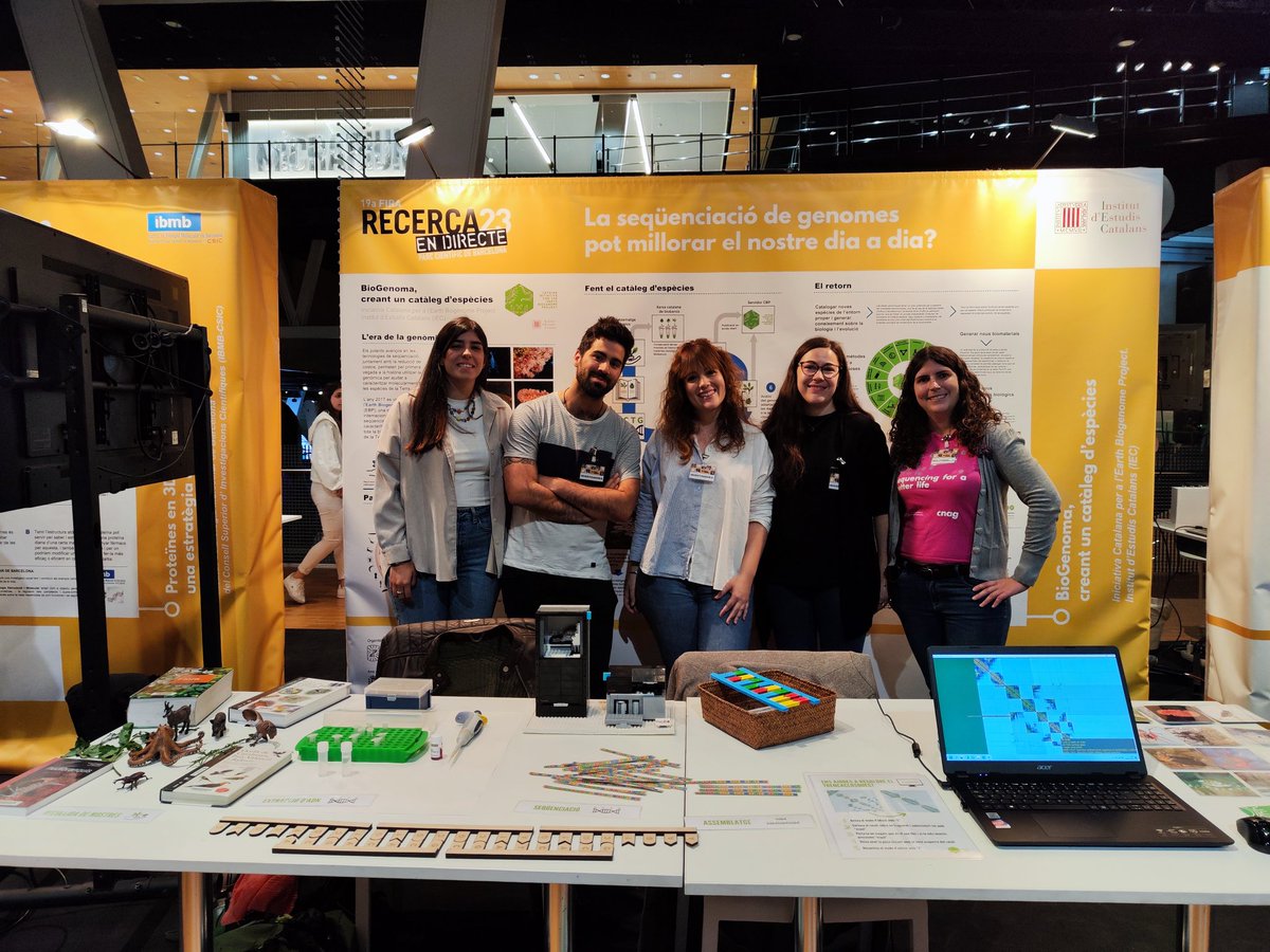 CatBiogenoma's tweet photo. 🧬Vine a descobrir el #Biogenoma de la mà de les nostres investigadores del @cnag_eu, @GeneticsUB, @IRBioUB i @IBB_botanic🌿🦋
👥Avui trobareu el super equip format per l'Andrea, el @GaliaCampsOmics, l'@AlbaEnguidanos, la Maria Luisa i la @JeSSbcn91😊
#RecercaenDirecte https://t.co/tAEoXd9lTI