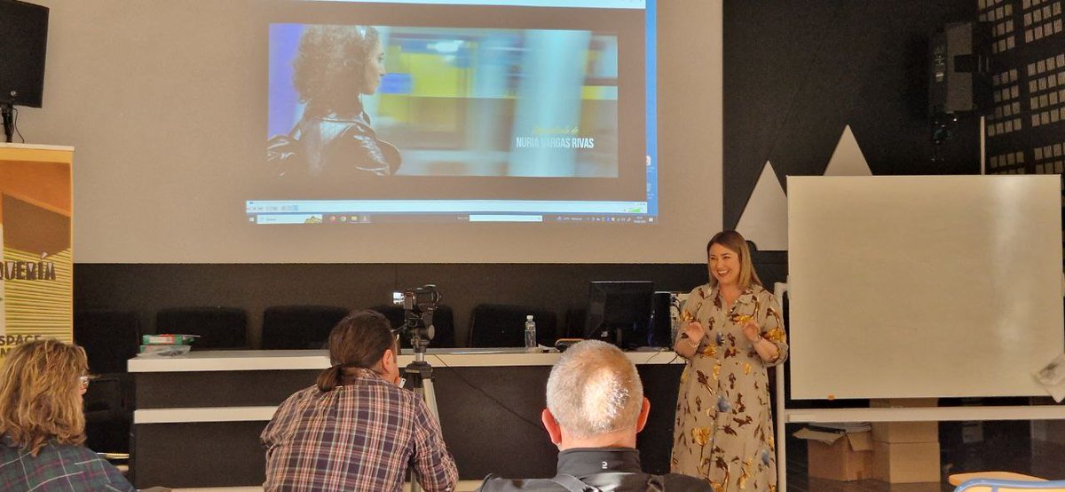 LaJaqueria's tweet photo. Gracias a @nuriavargas NuriaVargasRivas por su charla en @eaalmeria y por contarnos la pasión y tesón que hace falta para dirigir, producir/financiar, proyectar/hacerse ver y escuchar, en el mundo audiovisual. Y por presentarnos momentos de #Controverso Y🙏a quienes vinieron tb ! https://t.co/9HPpBSBfxz