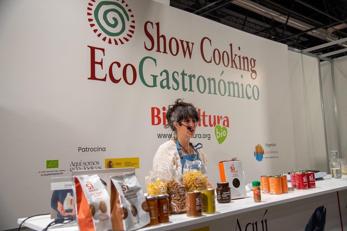menudatierra's tweet photo. ¡Vuelve BioCultura Barcelona! Y desde MENUdaTIERRA estaremos presentes en los showcookings, las jornadas y en el estand de la Asociación Vida Sana.

💻 Ya puedes consultar todas las actividades que pasarán en BioCultura Barcelona en https://t.co/YZUkre6c3G https://t.co/D7ZrrfbLvc