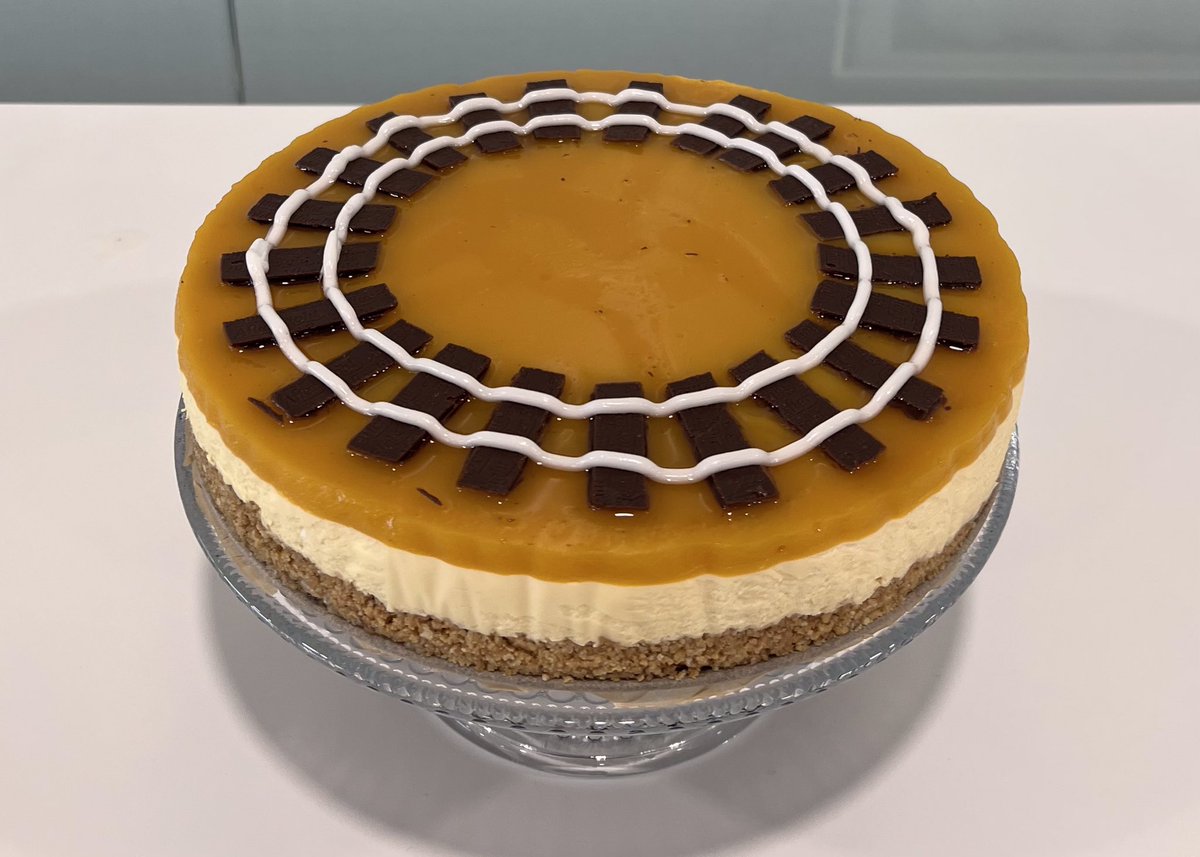 HannukainenJuho's tweet photo. Onko teidänkin työpaikallanne kiertävät leivontavuorot? 😅 Teokseni tänään käsitteli tietenkin rataverkon #korjausvelka’a 🚉😋 https://t.co/5MFTT9eqIK