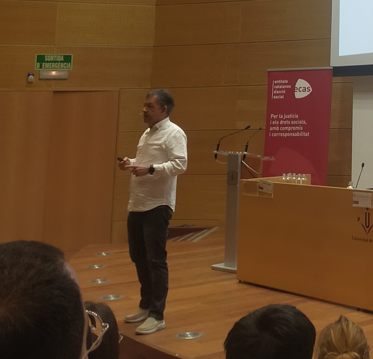 CarlosEnjuanes's tweet photo. "Els nivells de desigualtat no varien inclús en períodes de creixement econòmic" i això és un indicador de cronificació.
"Cal millorar l'efectivitat i l'eficiència de les transferències públiques"

Reflexions de @rafaelallepuz en el marc de #Geometries de l'exclusió ECAS https://t.co/CCl2PZ3QYI