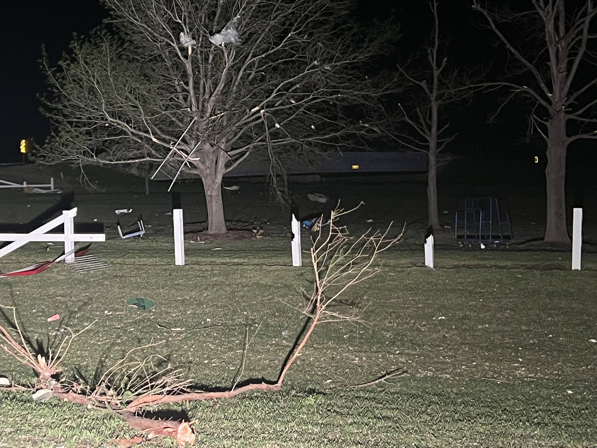 _anslee's tweet photo. I am off I-40 &amp; Kickapoo St. where a tornado hit Shawnee, OK. The winds are still blowing strong, fire alarms are going off, debris is everywhere, power lines are either leaning or down, &amp; business signs are destroyed. This is only a glimpse. I will be live on @KJRH2HD with more. https://t.co/g8kZWk3jES