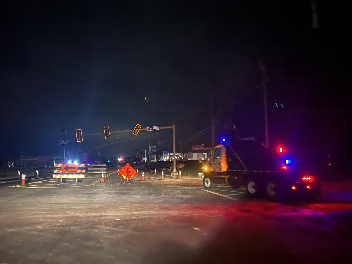 _anslee's tweet photo. I am off I-40 &amp; Kickapoo St. where a tornado hit Shawnee, OK. The winds are still blowing strong, fire alarms are going off, debris is everywhere, power lines are either leaning or down, &amp; business signs are destroyed. This is only a glimpse. I will be live on @KJRH2HD with more. https://t.co/g8kZWk3jES