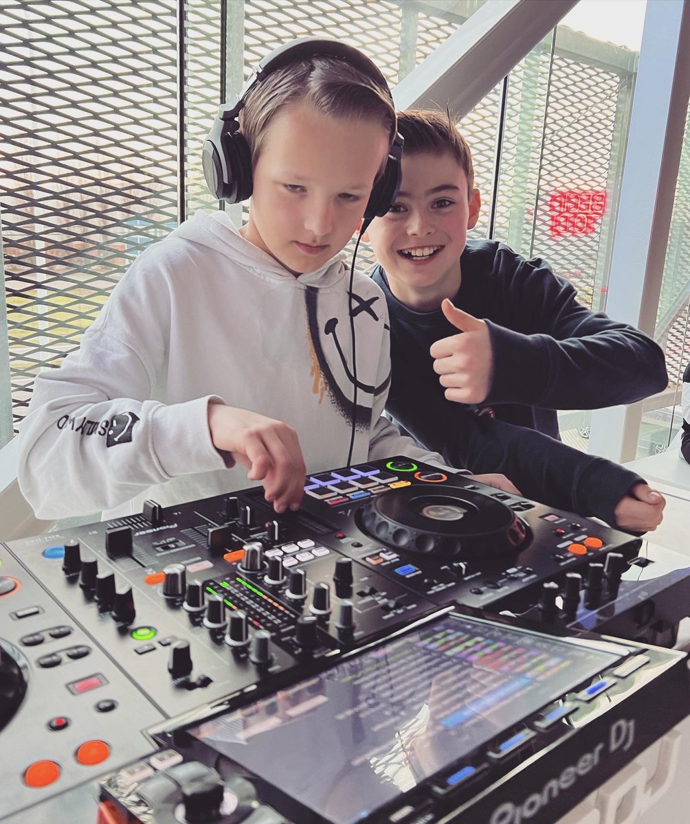 begintodj's tweet photo. DJ News I DJ nieuws I Begin to DJ 🎧 - https://t.co/cXShqNR9es https://t.co/gkckD59LmL