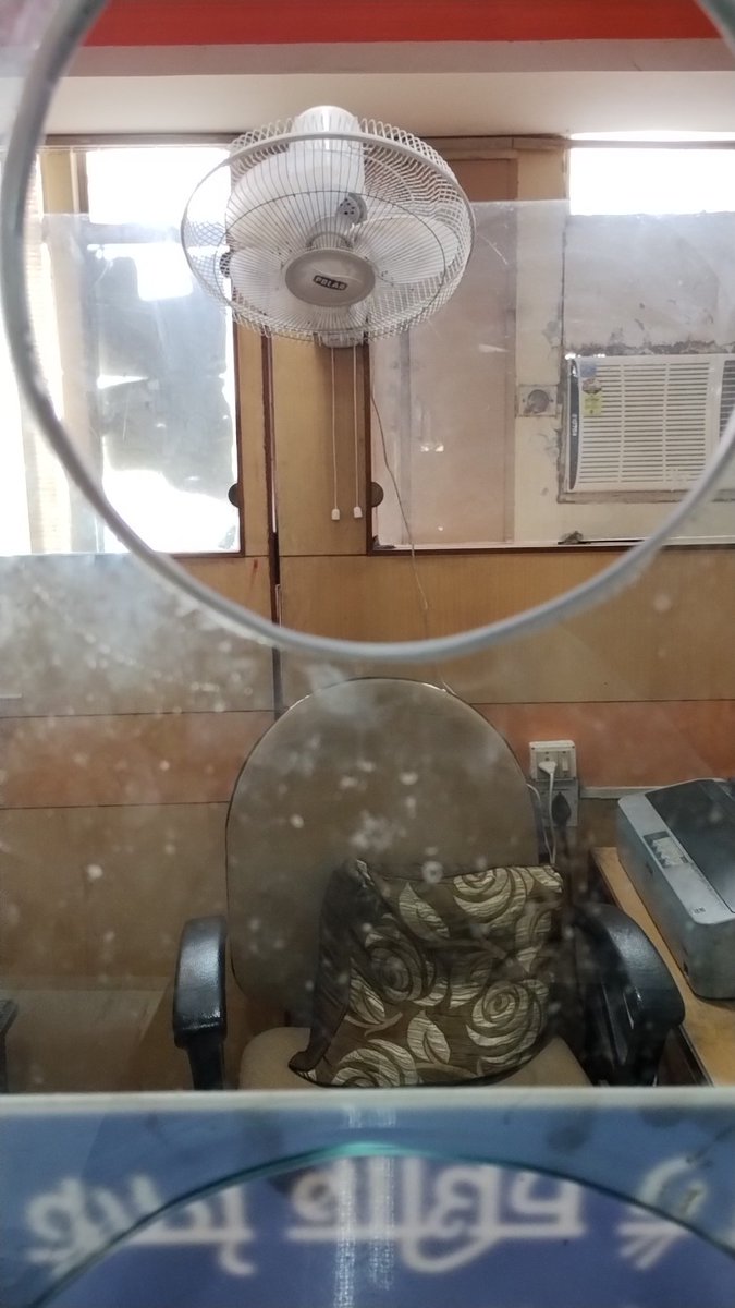 Deepali0407's tweet photo. Looking for a job like this @LICIndiaForever where you get paid for not working on work hours 😶 https://t.co/XWdxbdD7eC