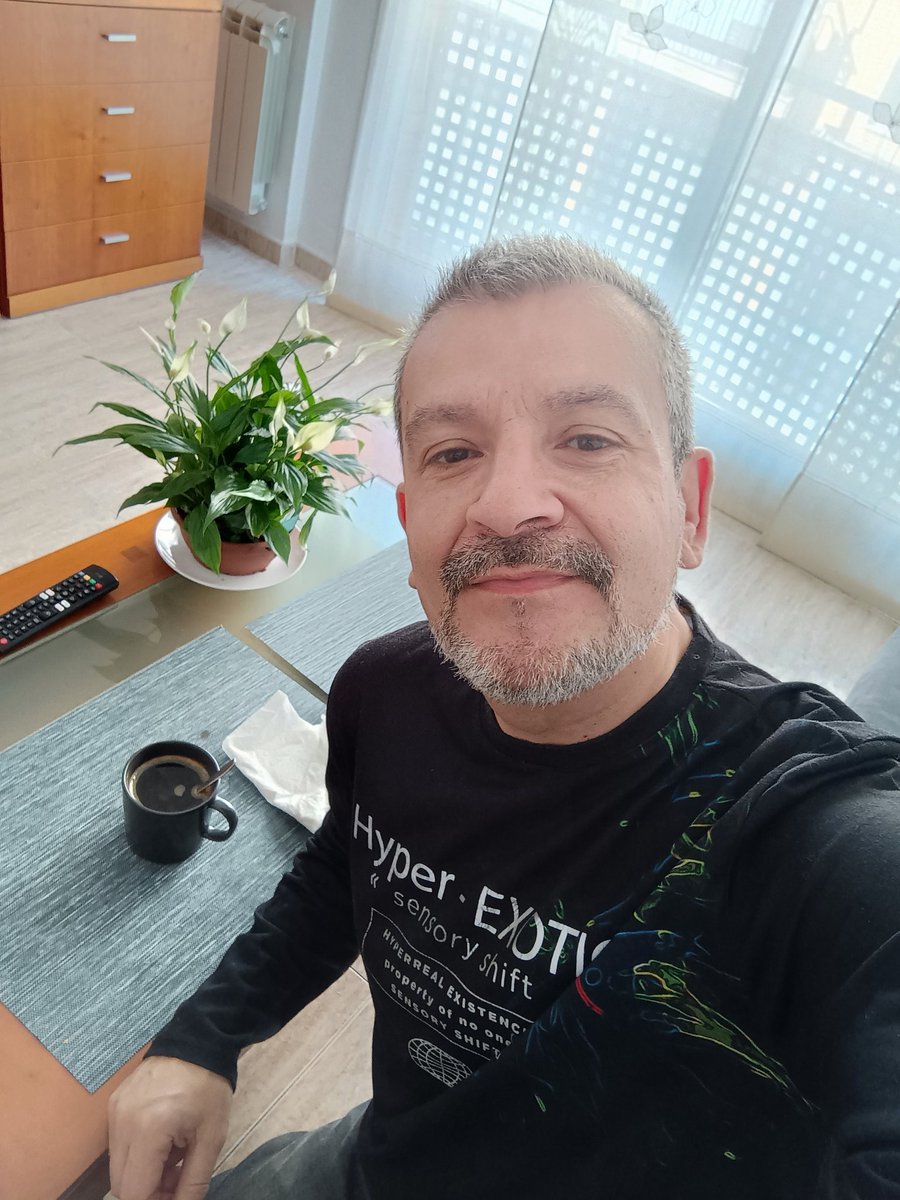 albert4820's tweet photo. Feliz Juernes ☺️🌈🥰✨🎊 https://t.co/C7TY4uZhzD