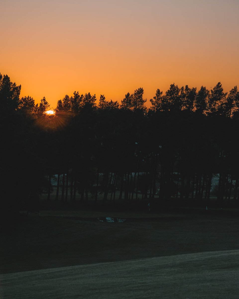 Players were treated to some stunning sunset scenes out chasing the last of the spring light last night.

A busy car park once again with players practicing or contesting the Wednesday Medal.

Be part of our club this season 👇🏼 

carnwathgc.co.uk/membership