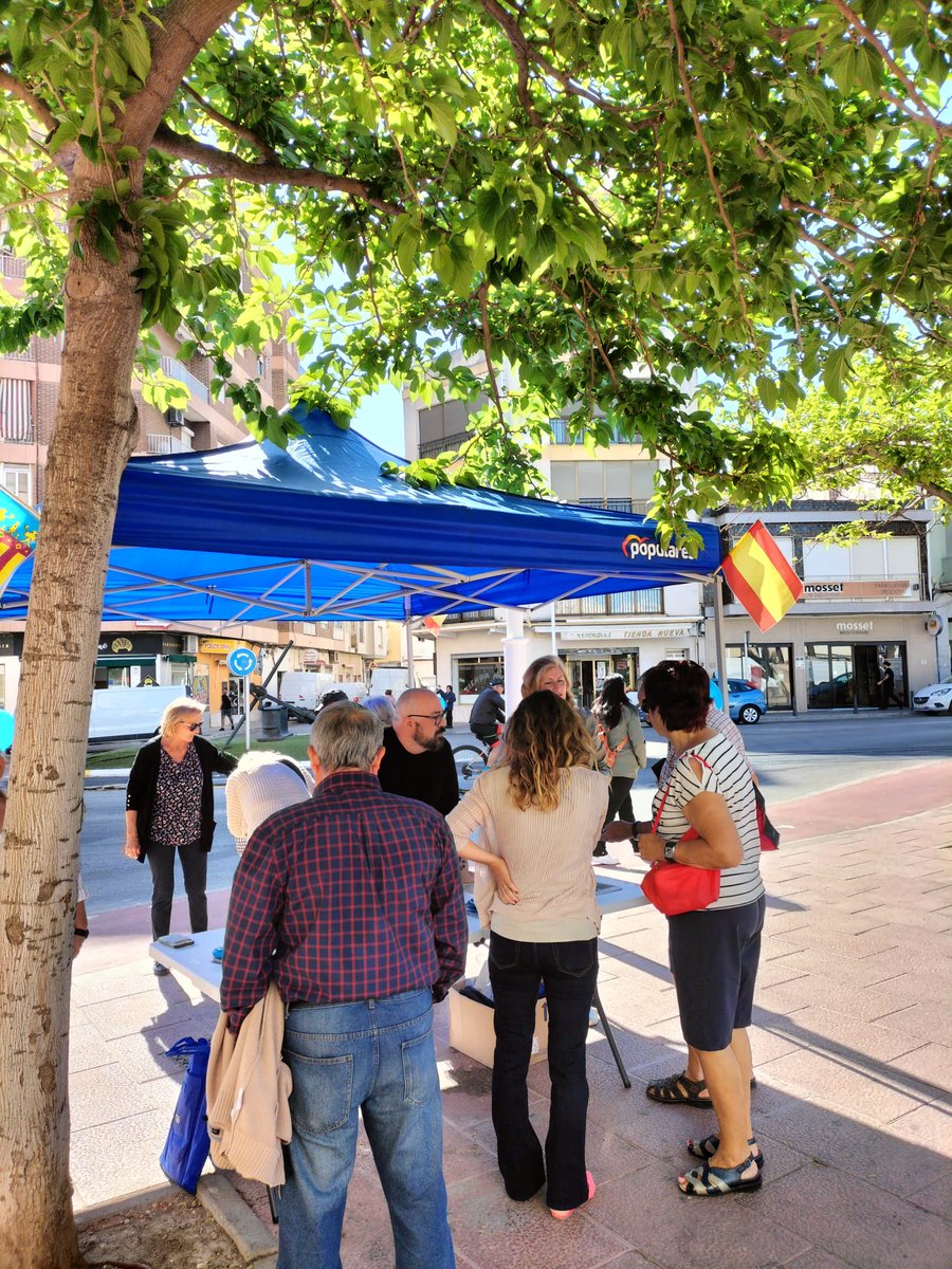 popularesgandia's tweet photo. Hoy estamos en El Grau explicando el proyecto de futuro a los vecinos 💙

#Moragues #Gandia #CrearFuturo https://t.co/ccPRyXfLAm
