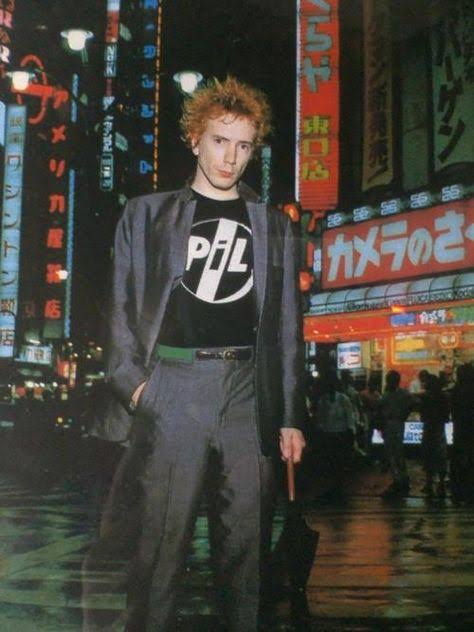 お疲れ様です。🕴

　　    🚬☕🕶🎭🖖

#JohnLydon 🤘

#JohnnyRotten 🤘