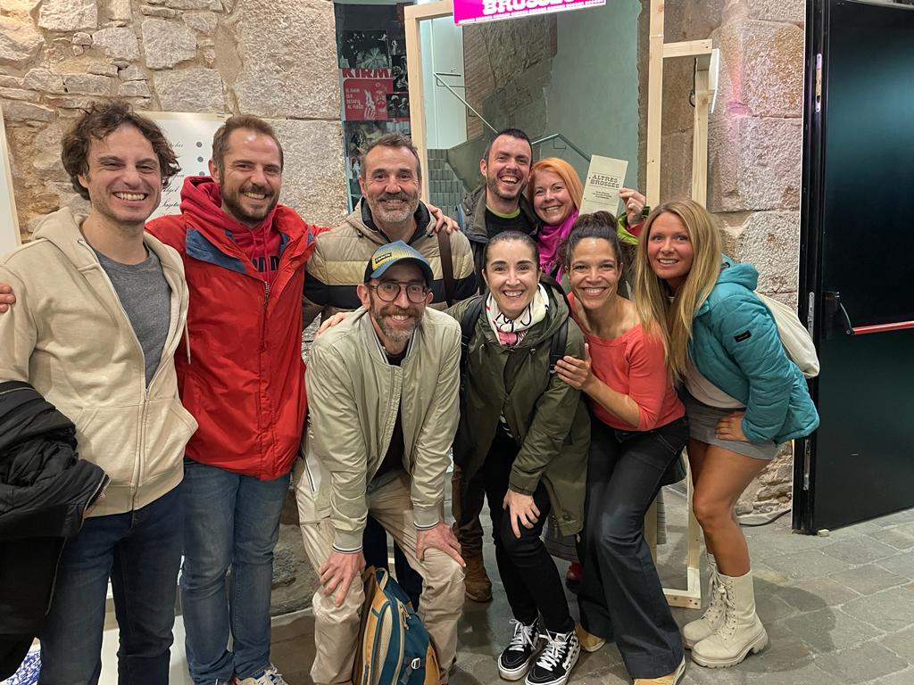 DeiFurbi's tweet image. Ahir van venir a veure #Brossa els @EgosTeatre, els fundadors de @comediants, també l'actriu @CarmeSansa i, fins i tot, la mare d'un dels integrants de la companyia!! Ens estem malacostumant a viure una festa diària a la @fundaciobrossa 
fundaciojoanbrossa.cat/arxiu-arts-en-…