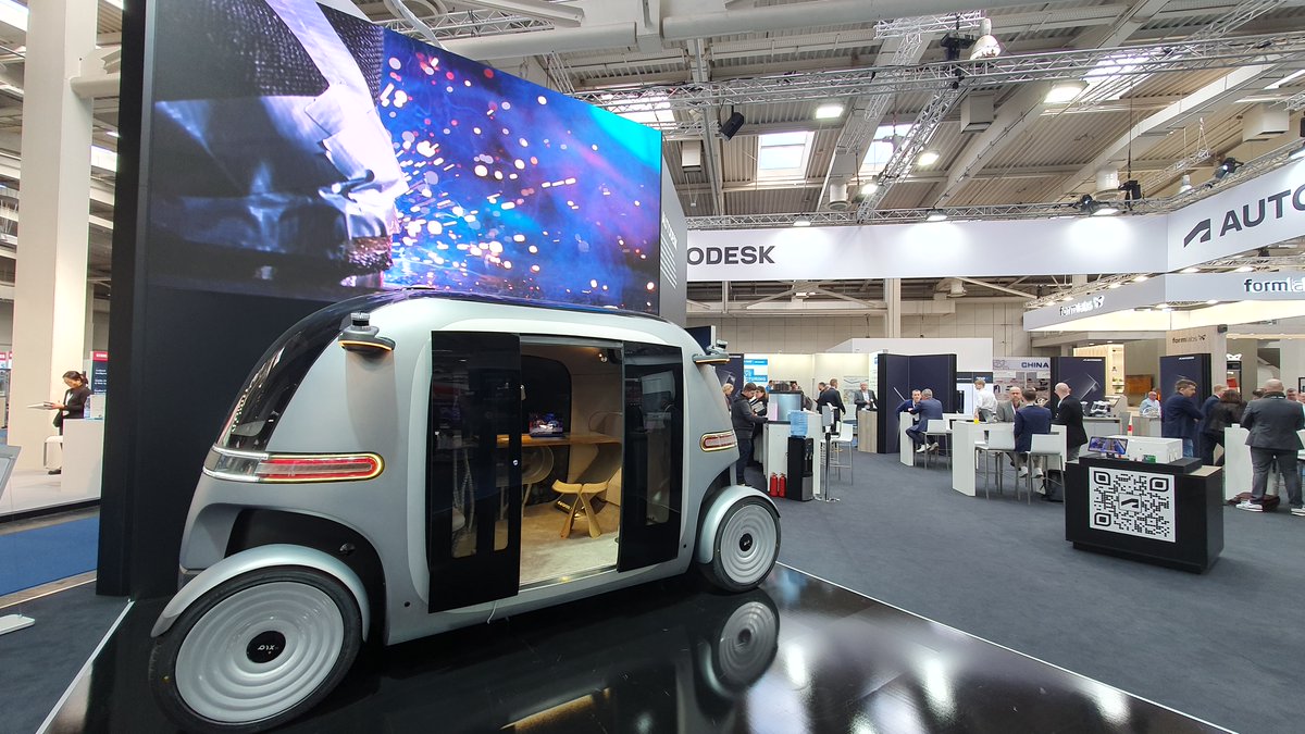 Autodesk_DE's tweet photo. Der Autodesk-Stand auf der #HM23 weckt großes Interesse. Unsere Ausstellungsstücke von @GE_Aerospace, @thepixmoving + One Click Metal leisten dazu einen großen Beitrag – gemeinsam mit unseren Experten, Partnern und allen Besuchern. Wir freuen uns auf Sie.
#Autodesk #MakeAnything https://t.co/WmfZnDb7ub