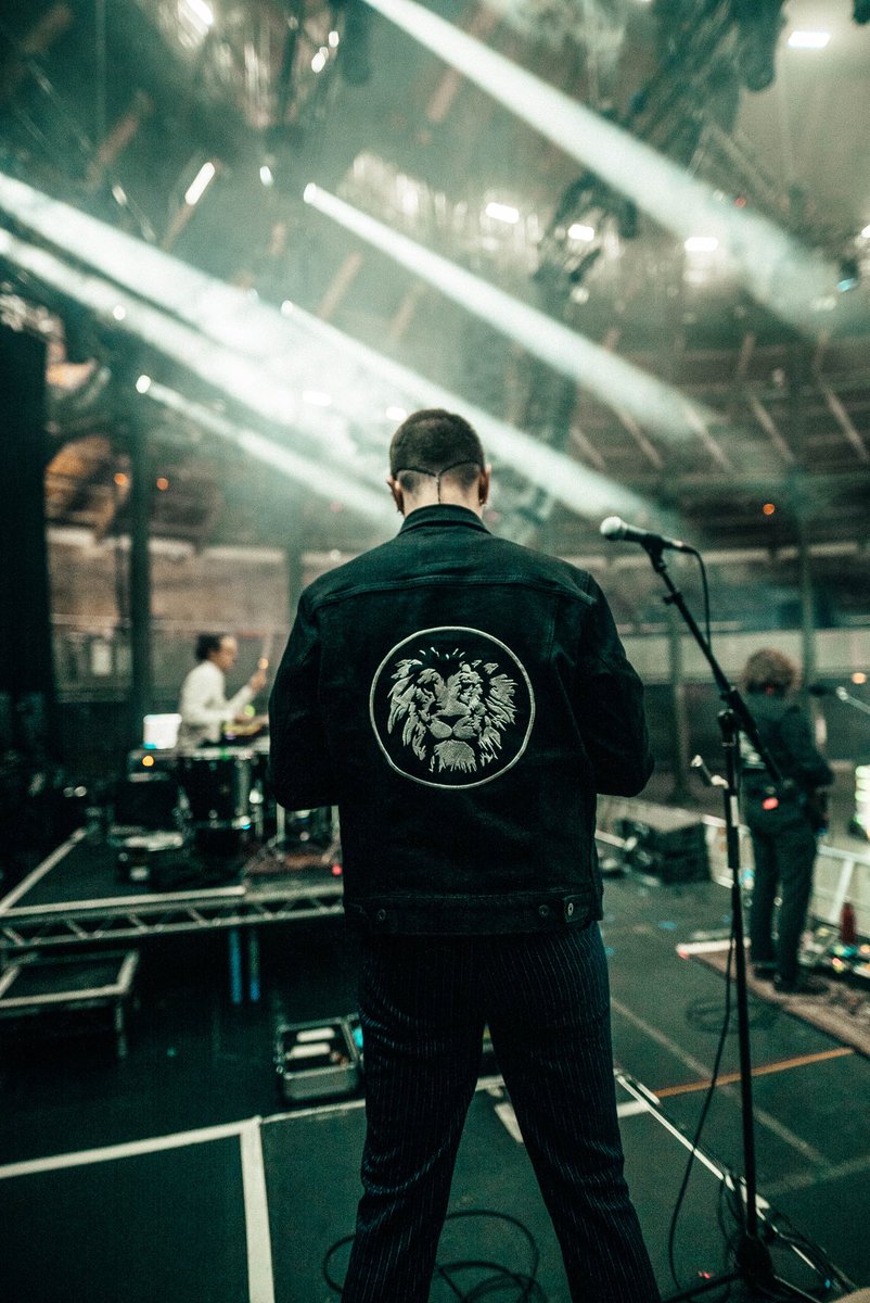 This is your final call to win one of two bespoke Levi’s x Amber Run jackets plus a bass pedal we used to record the album. You have until MIDNIGHT TONIGHT to pick up a copy of our new album from our store to enter 🦁 amber-run.com/store