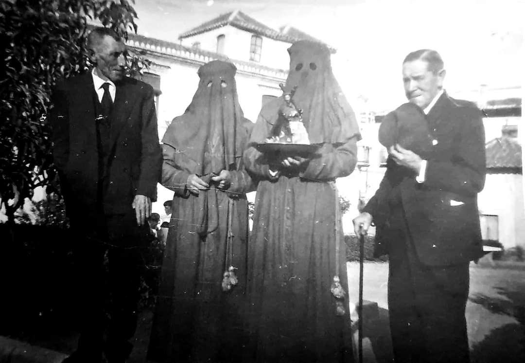 Hoy jueves 20 de abril se celebrará una MISA DE DESPEDIDA a las 20:00h en la Iglesia De Santiago. 

MISA DE DESPEDIDA A LA IMAGEN DEL FURRUÑIQUE

El Furruñique será restaurado en Sevilla por el prestigioso restaurador D. Pedro Manzano

El plazo aproximado será de 4 meses