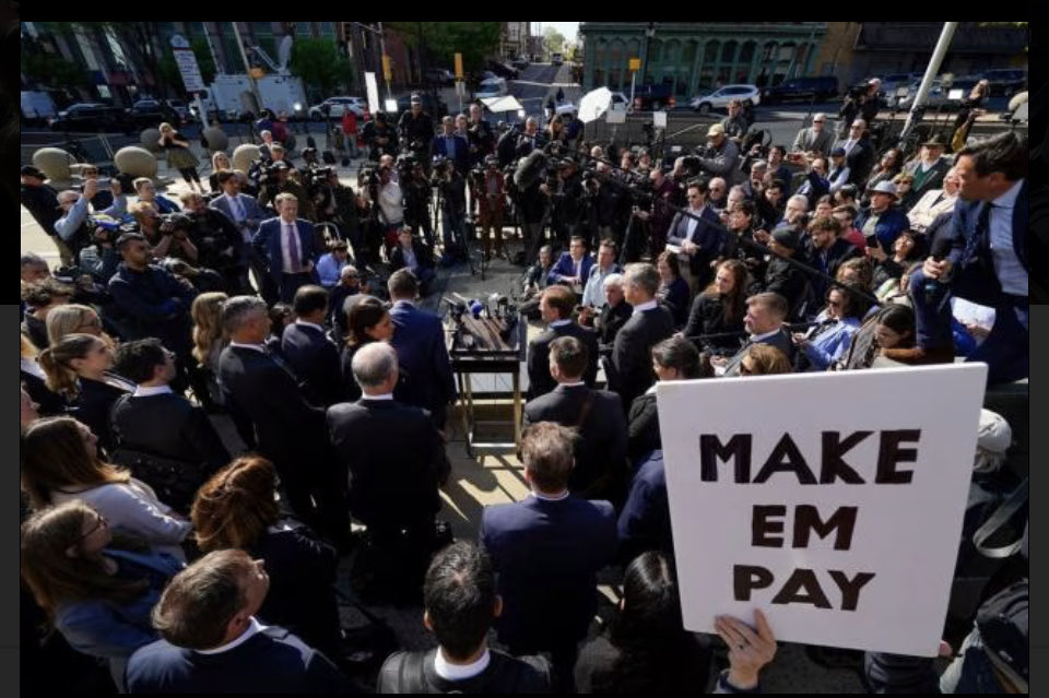 BillChristeson's tweet image. If Alex Jones and Rupert Murdoch can be held financially accountable for their extremely reckless abandonment of the truth, why not Trump?
#MakeEmPay