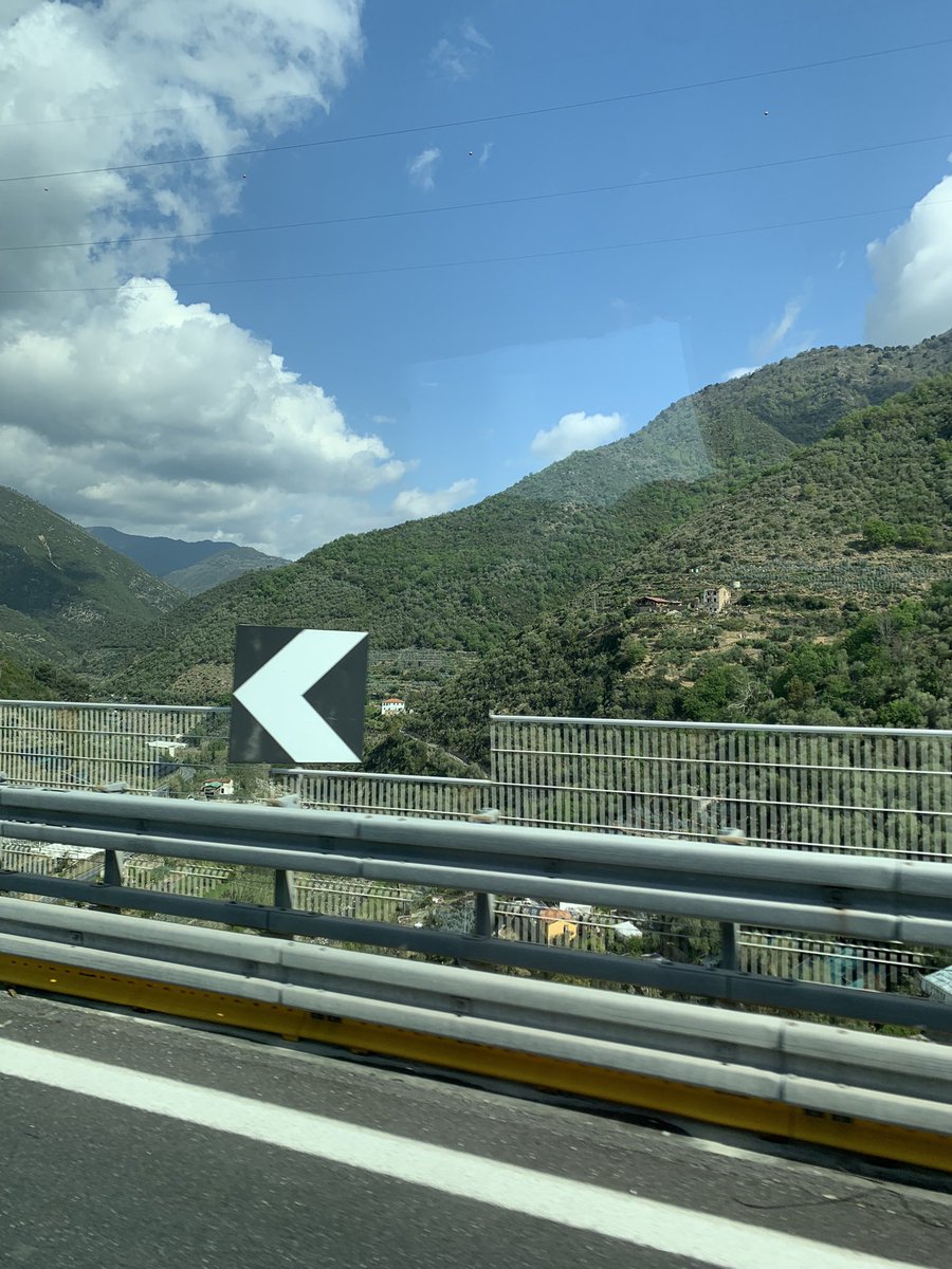 Und alles nur wel mir di liebe. Für di fahre mir überall hi. Nur wohi fahre mir hüt? Hoffentli bis uf Nizza ins Stadion #rotblaulive
#fcbasel1893 
#OSGNFCB