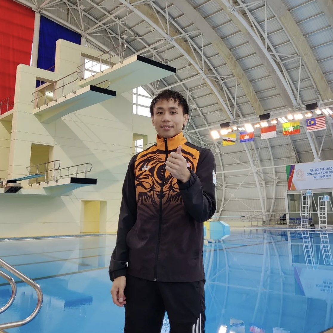UnifiSports's tweet photo. Terima kasih &amp; selamat bersara, Chew Yiwei!

Atlet terjun ini telah meninggalkan memori yang indah buat peminat untuk 15 tahun yang luar biasa. All the best dan selamat maju jaya, @yiwei95! 🫡 #KamiTeamMalaysia https://t.co/hE03UD52Pt