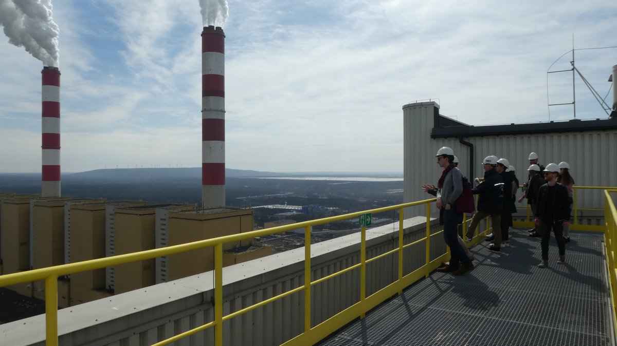 coenatolin's tweet photo. Climate transition of energy sector is at the heart of the Natolin Energy &amp; Climate Nest program of activities.

Last week, the Nest gave Natolin students the possibility to participate in a field trip to the Bełchatów Power Plant &amp; Lignite Mine 👇

https://t.co/nfAR5s5aCK https://t.co/SgwMPeG1cl