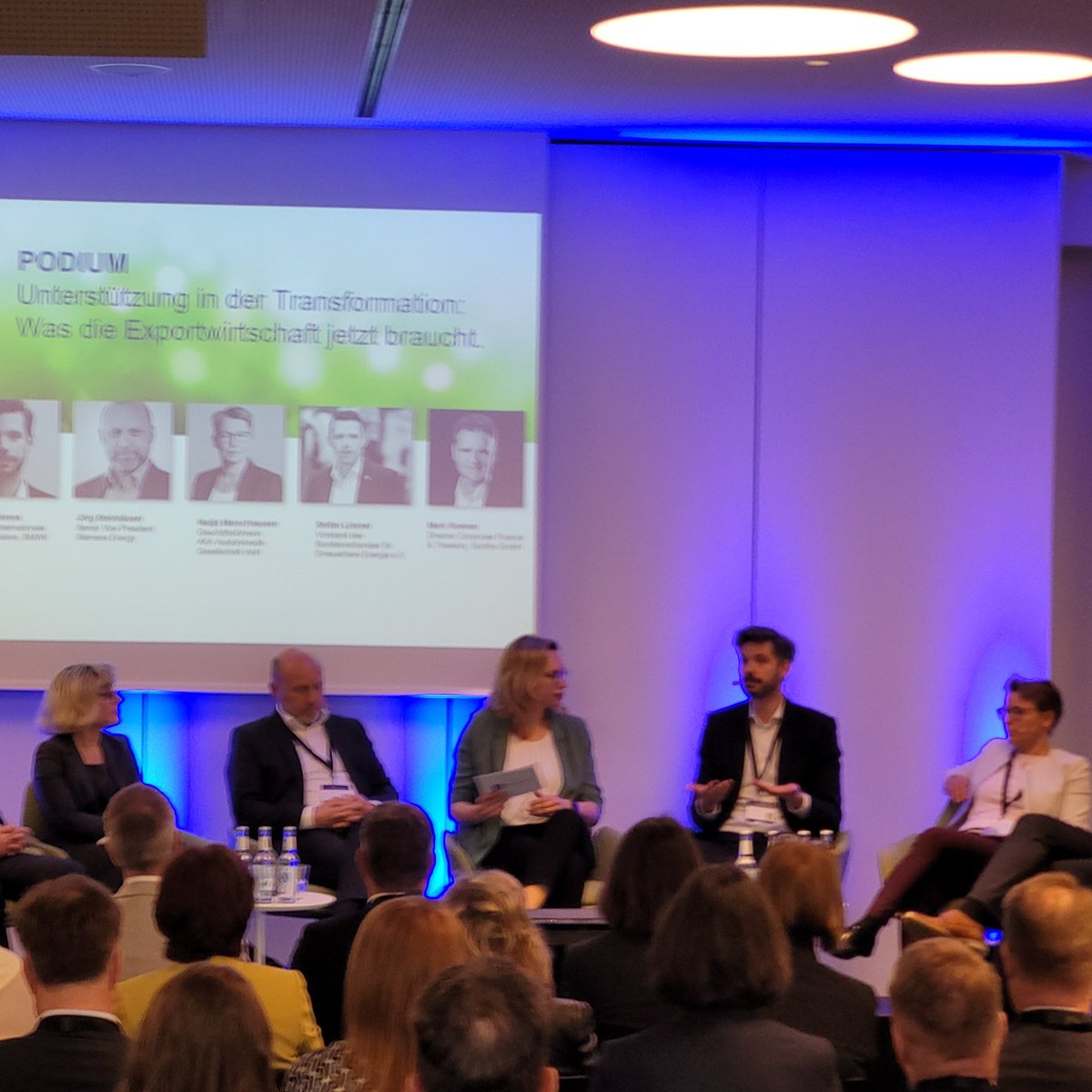 Bolalowo's tweet photo. Heute beim #ExportDialogue2023 von #EulerHermes.
Für @BMWK weisen @UdoPhilipp und #PhilippBehrends auf #Transformation und Internationalen #KlimaSchutz @iki_germany hin. https://t.co/UlEDRIlinC