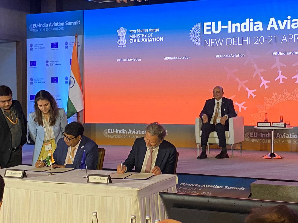 @DGCAIndia and @EASA have signed a letter of intent for technical cooperation & developing common understanding on Unmanned Aircraft Systems and Innovative Air Mobility. This will further promote growth of drones and innovative Aviation Technologies in Indian aviation sector.