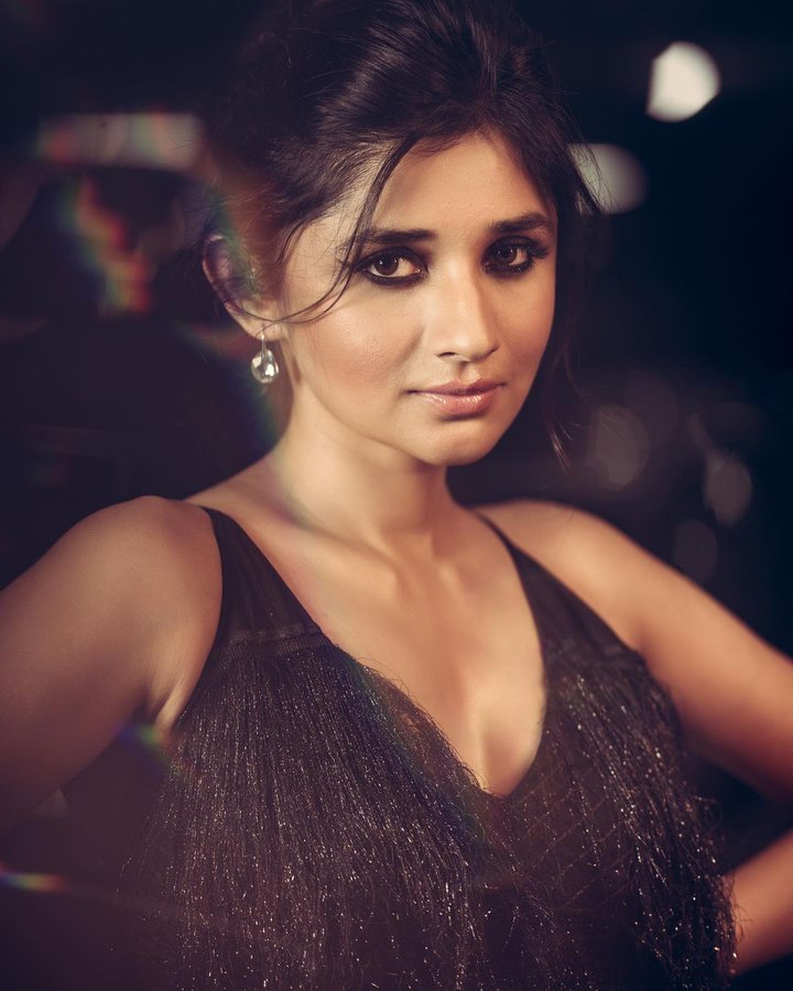 FuJW6zpaYAA6Qot?format=jpg&name=900x900