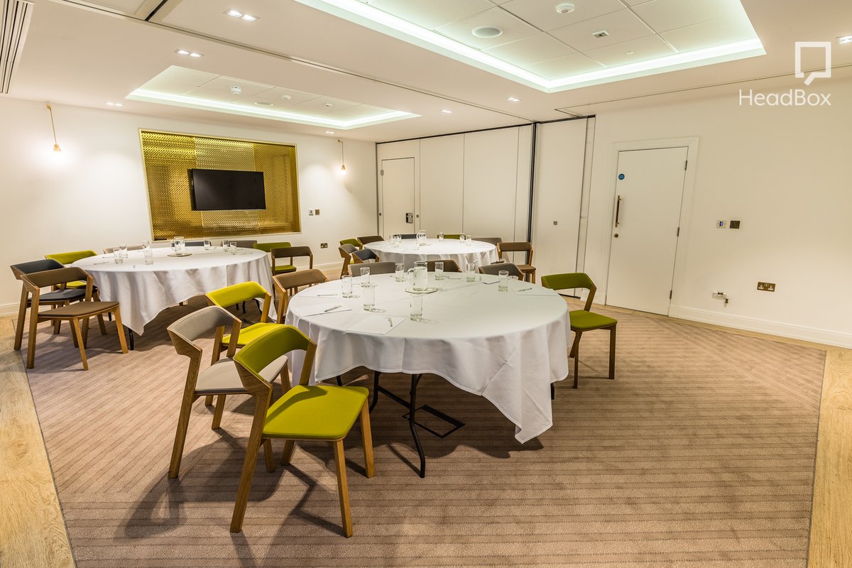 For smaller dinners and lunches, we can open up our Court Room to comfortably seat up to 27 for round tables in a more intimate setting.

#graysons #courtroom #liveryhall #eventprofsuk #londonvenues #londonevents #event #dinner #tablesetting #barbican #farmersfletchers #lunch