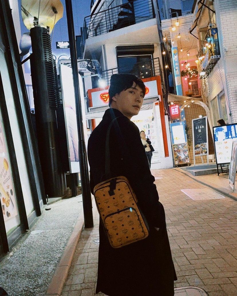 mcmthailand's tweet photo. #MCMSpotted Traveling with MCM

กระเป๋าฟังก์ชันนอล ตอบโจทย์สายท่องเที่ยว กับกระเป๋า MCM รุ่นใหม่อย่าง Aren Sling Bag in Visetos

สอบถามข้อมูลเพิ่มเติมได้ทาง
LINE OA : https://t.co/QByu8gtyzl

#MCMThailand #TravelwithMCM
#PeckPaLitChoke #great_rider #jamesma https://t.co/xwi6mWJTHb