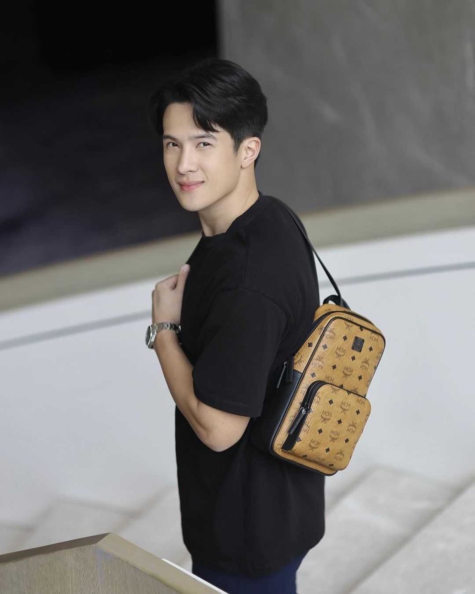 mcmthailand's tweet photo. #MCMSpotted Traveling with MCM

กระเป๋าฟังก์ชันนอล ตอบโจทย์สายท่องเที่ยว กับกระเป๋า MCM รุ่นใหม่อย่าง Aren Sling Bag in Visetos

สอบถามข้อมูลเพิ่มเติมได้ทาง
LINE OA : https://t.co/QByu8gtyzl

#MCMThailand #TravelwithMCM
#PeckPaLitChoke #great_rider #jamesma https://t.co/xwi6mWJTHb
