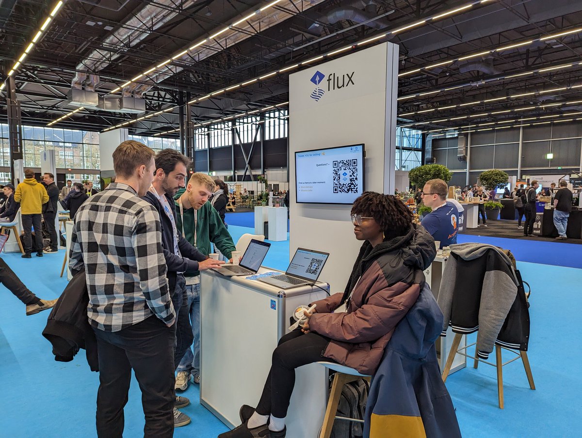 Welcome to <a href="/KubeCon_/">Kubecon_</a> Thursday! We look forward to meeting you today. 😍 Please join us for the Graduation celebration at 16:00 in Hall 5 🎓