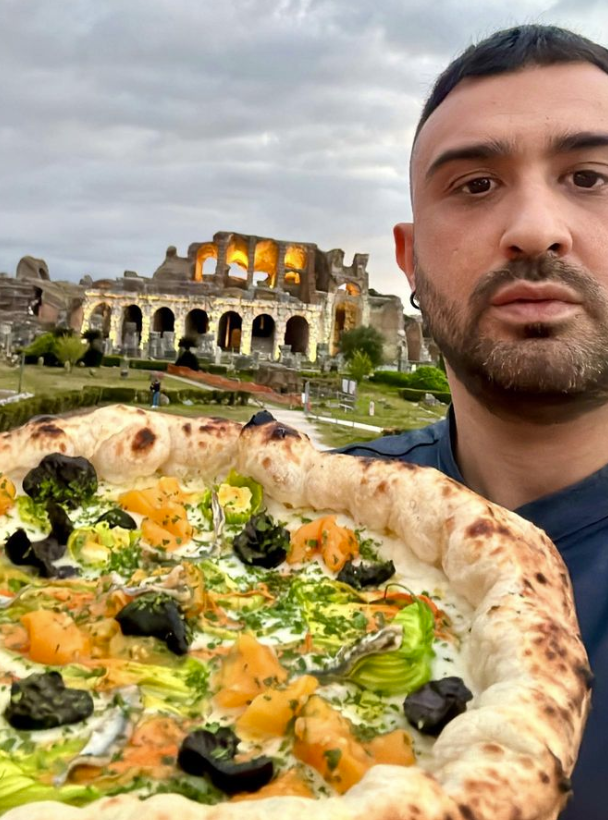 coltentrompm's tweet photo. Who wanna slice of pizza? 😉👌🍕

#pizza #slice #food https://t.co/1GALJtbXmK