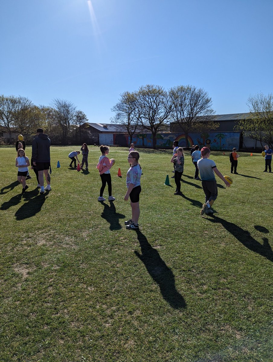 muirfieldschool's tweet photo. Making the most of the great weather! Our P4s and P7s are working together on den building and our P5s are working on their fitness levels in PE. #nurturingambitionforsuccess https://t.co/z9JKo6IptY