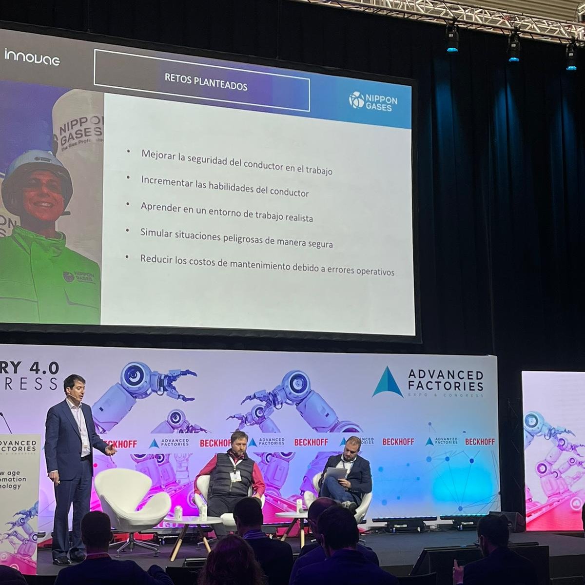 Jesús Gallego de <a href="/NipponGasesESP/">Nippon Gases España</a> y <a href="/pabloinnovae/">Pablo Ayala</a>  de <a href="/InnovaeAR/">Innovae</a> hablan de como la realidad virtual está revolucionando la forma en que los operarios se forman, permitiéndoles experimentar diferentes escenarios y situaciones peligrosas de manera segura y controlada en #AF2023