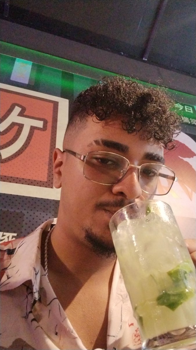 Vector_legaI's tweet photo. @larixavier___ talvez eu seja só um alcoólatra https://t.co/zFvTrRpkga