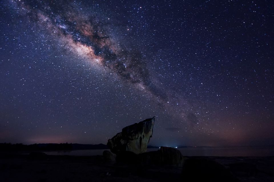 pvtistes's tweet photo. #LSV ? 💡 Les télescopes et observatoires internationaux sont nombreux au #Chili et le désert d'#Atacama est considéré comme une "dark sky zone"... 🌟 Il suffit de lever la tête pour comprendre pourquoi ! 🤩
#pvt #pvtistes #pvtchili #ciel https://t.co/ER1TiciqQF
