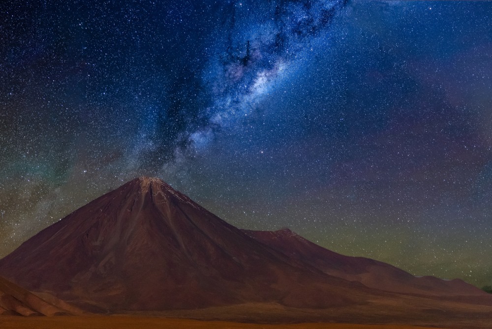 pvtistes's tweet photo. #LSV ? 💡 Les télescopes et observatoires internationaux sont nombreux au #Chili et le désert d'#Atacama est considéré comme une "dark sky zone"... 🌟 Il suffit de lever la tête pour comprendre pourquoi ! 🤩
#pvt #pvtistes #pvtchili #ciel https://t.co/ER1TiciqQF