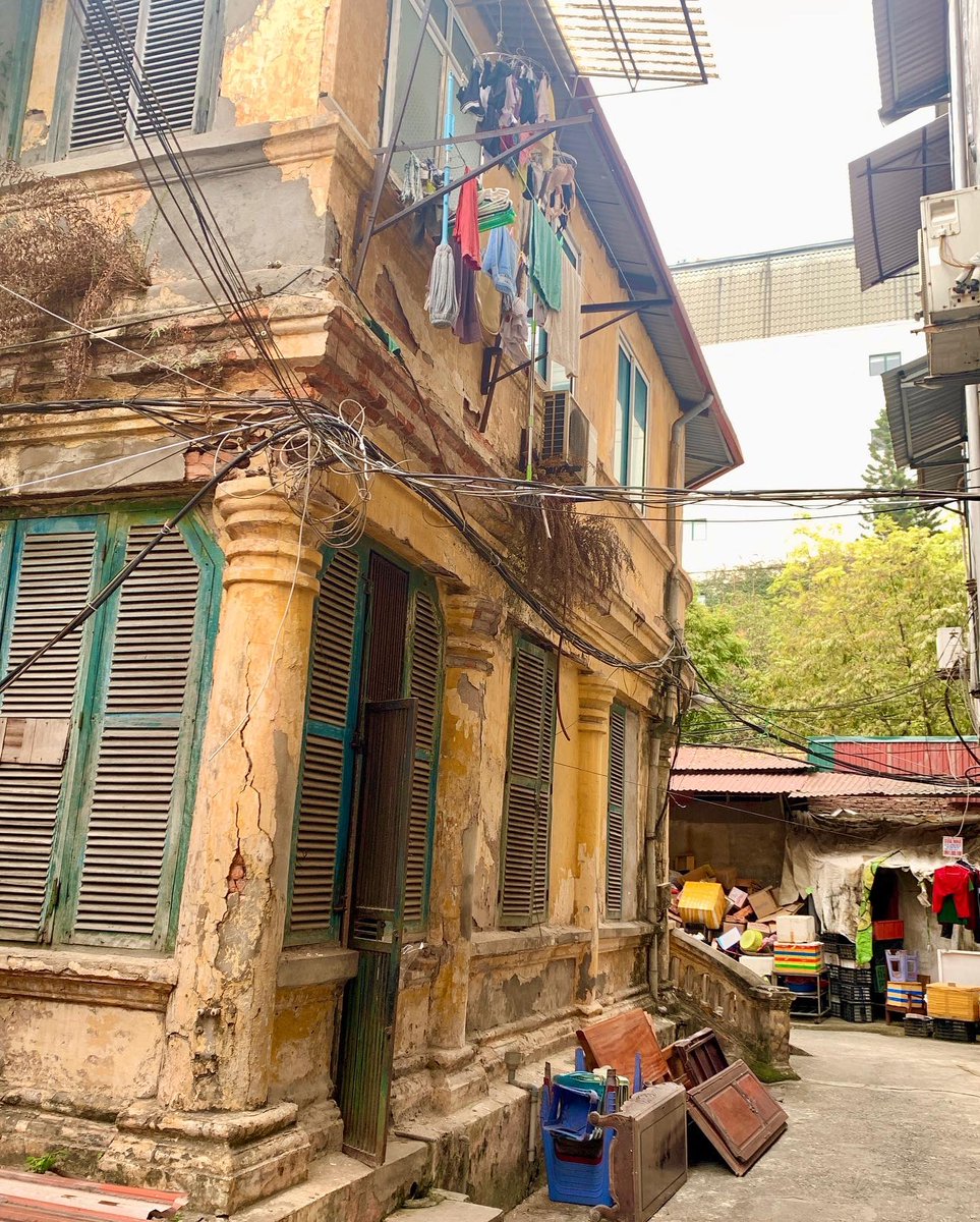 flavorsofhanoi's tweet photo. Hanoi’s French colonial buildings on our foodie walk.

#flavorsofhanoi https://t.co/p6RkdFjvOD