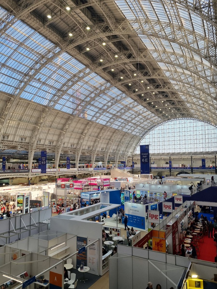 Last day of #LBF23, let's do this! 

Just hoping for a celebrity sighting of the Olympia pigeon before today's over🤞🐦