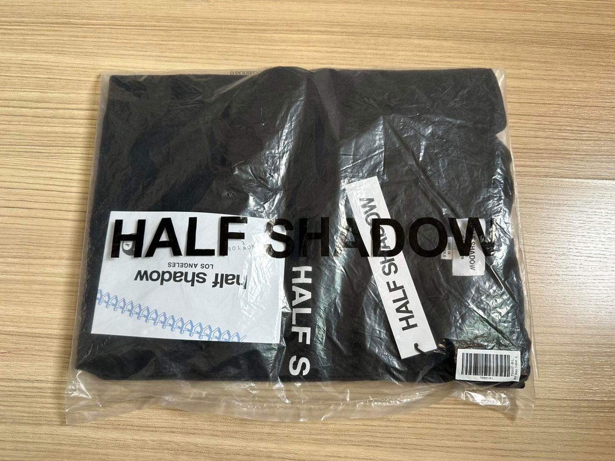 Palaloyploy123's tweet photo. เสื้อ Half Shadow ใหม่ มือ 1 ไม่เคยผ่านการใช้งาน ไซส์ L #halfshadow #ตลาดนัดอากาเซ่ #ตลาดนัดอากาเซ่got7 https://t.co/KPBSCmqbF3