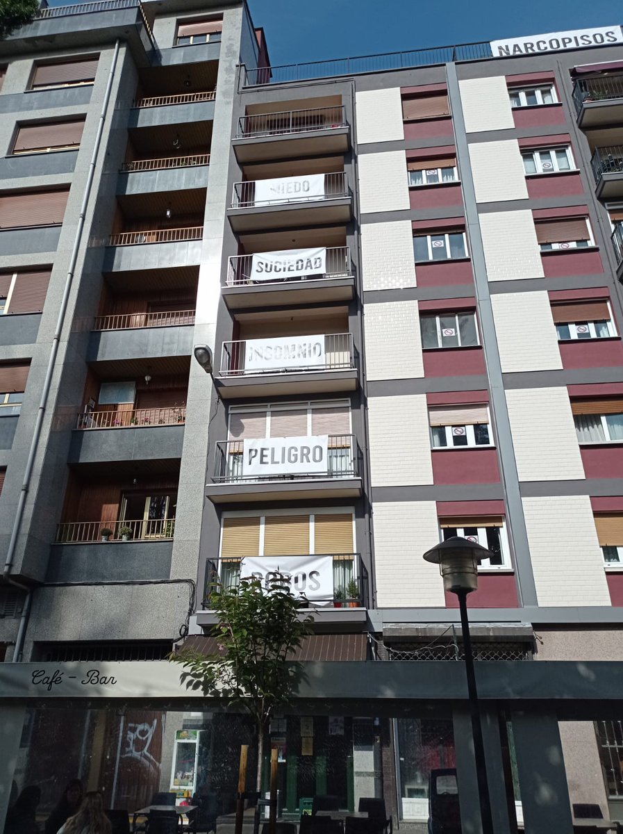 guidoprincesa's tweet photo. Mieres, el lugar donde nací y crecí.
Un modelo policial que deja abandonados a los ciudadanos, incapaz de enfrentarse a la nueva realidad criminal.
Mientras, altos mandos policiales se pasan la mañana buscando tweets de mi asociación para abrirme expedientes. https://t.co/SZgDKY2LYb
