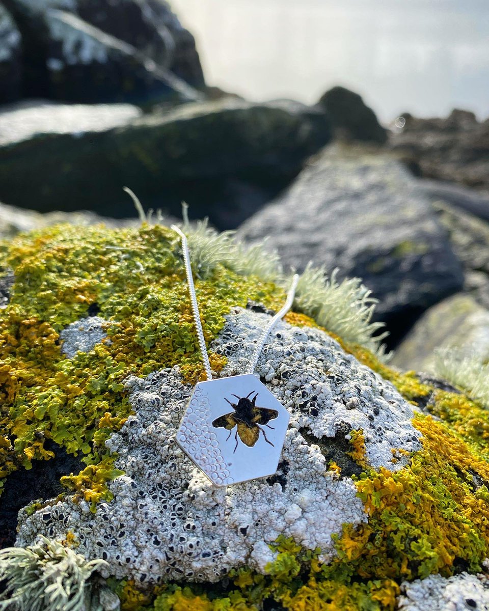 Bee Necklace 🐝 - Harris Tweed 
#handmade #handmadejewellery #bee #beejewellery #beenecklace #wildlife #nature #isleofharris #outerhebrides #scottishislands #scotland