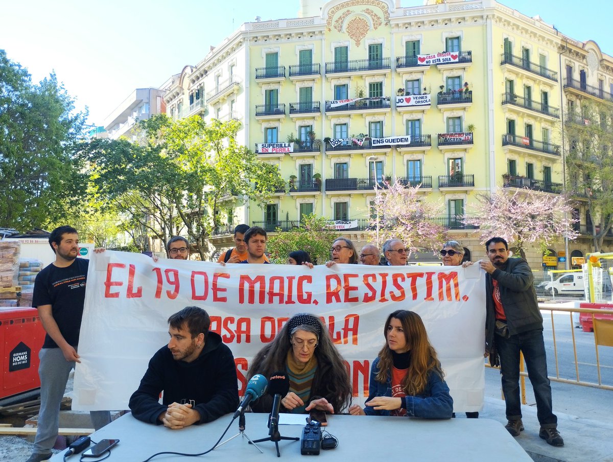 VeinesOrsola's tweet photo. 📣 ATENCIÓ

El primer desnonament de Casa Orsola,serà el 19 de maig. A res de les eleccions i en mig d'una campanya electoral on l'habitatge ha agafat un paper central. 

Veniu a resistir amb nosaltres. Fem del 19M un gran conflicte polític en defensa de l'habitatge! ✊

🔄 RT! https://t.co/vB6WlstRZ6