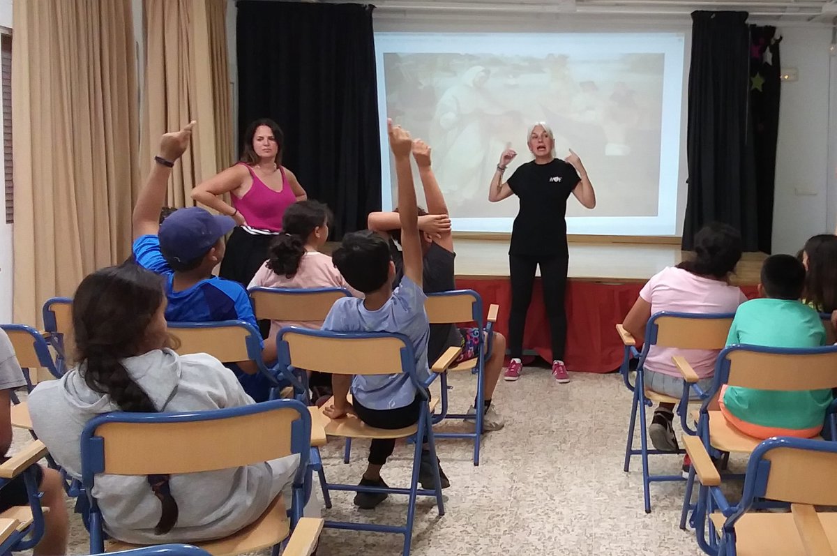 MalagaAcoge's tweet photo. Niños y niñas que apoyamos participan junto a otras entidades sociales de #Málaga en #RETOMBASE 2023, una iniciativa de arte impulsada por @FundlaCaixa en la que colaboran el @CnatalPicasso , el @MuseoBASe y el #MuseoPompidoumalaga. Se enmarca en el programa #CaixaProinfancia. https://t.co/wuhU0Di8B3