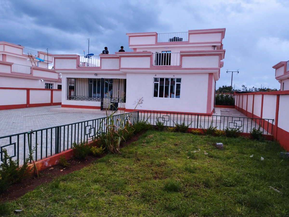 uhproperties_ke's tweet photo. Brand New 3bedroom maisonettes for rent in Nanyuki in a gated comm. at 68K
🏔️ Comes with a rooftop patio offering marvelous views of Mt. Kenya 
☑️Open plan kitchen with a pantry, separate dining area
☑️Borehole, solar power &amp; heaters, 24hr security, DSTV,wifi
Call/text 0741770767 https://t.co/cKnoHfynsG