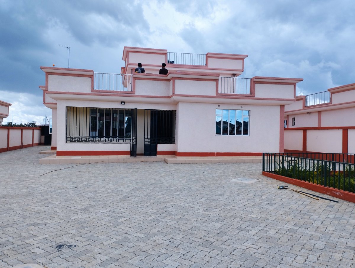 uhproperties_ke's tweet photo. Brand New 3bedroom maisonettes for rent in Nanyuki in a gated comm. at 68K
🏔️ Comes with a rooftop patio offering marvelous views of Mt. Kenya 
☑️Open plan kitchen with a pantry, separate dining area
☑️Borehole, solar power &amp; heaters, 24hr security, DSTV,wifi
Call/text 0741770767 https://t.co/cKnoHfynsG