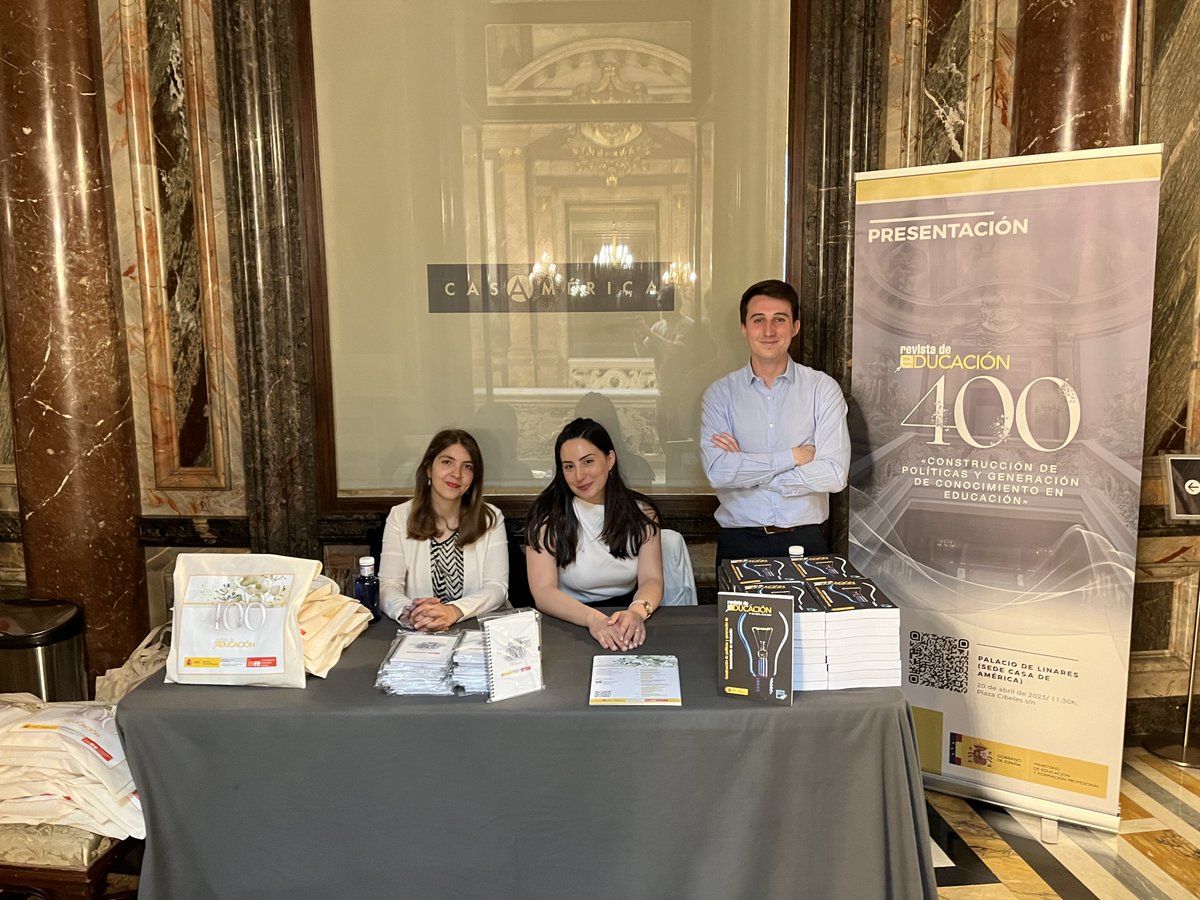 Todo listo para recibiros en la jornada #RevEducacion400 en la que reunimos a autores y expertos para presentaros el núm. 4⃣0⃣0⃣ de la #RevistaDeEducación. 

Os invitamos a seguirla vía #streaming a partir de las 11:30 en nuestro canal de YouTube: youtube.com/watch?v=d1Ntxw…