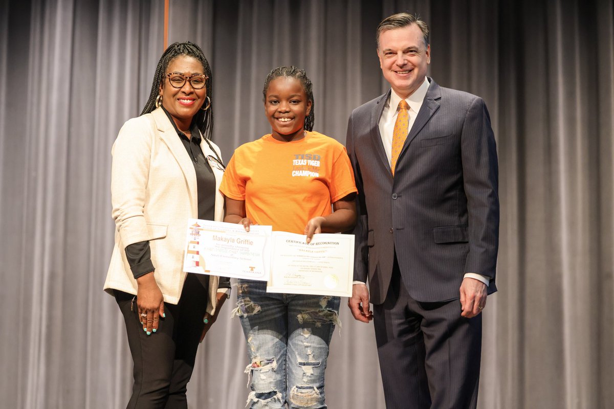 Caroline Babb and MaKayla Griffie were chosen as our LIM Leaders for Covey Habit #6: Synergize. 
Congratulations girls! We love how you lead the way at Nash and work well with everyone! Keep shining bright! ⭐️ #InnovateLeadExcel #tisdeffect #nashleadstheway