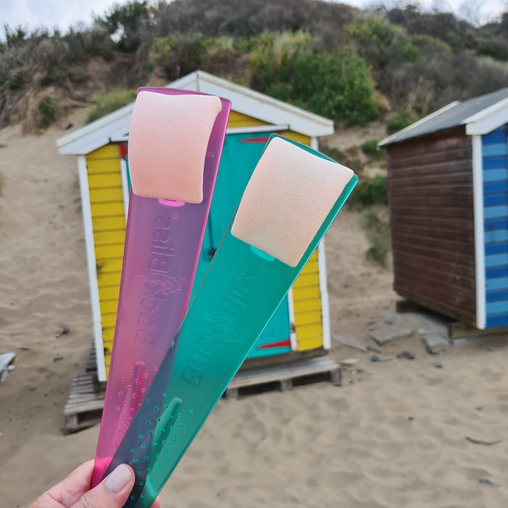 BackBliss's tweet photo. 🤔 Can't decide which BackBliss applicator to choose? Let's settle this with a poll! 🎉 

Like for Playful and vibrant pink 💖  
Retweet for Refreshing and soothing green 💚

#BackBliss #PinkVsGreen #SkincarePoll https://t.co/CUuGYHcbJq
