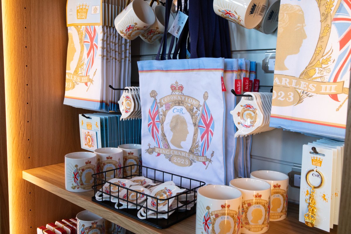TowerBridge's tweet photo. 👑 Our pop-up Coronation shop is now open in the South Tower!

Pop in for a royal browse as part of your #TowerBridge visit.

🔎 You can also view our #Coronation range online: https://t.co/mdXHUb35eZ

🛍️ Our permanent gift shop can be found at the southern end of the bridge. https://t.co/EY3Jkwy7KB